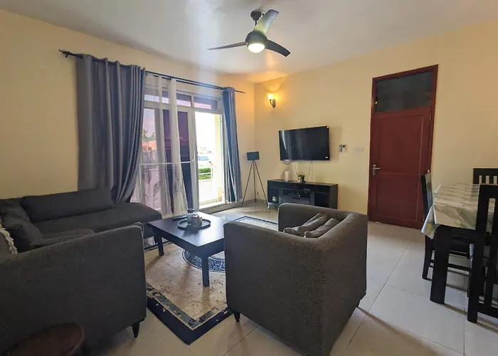 Zanzi modern 2 bed apartment GF