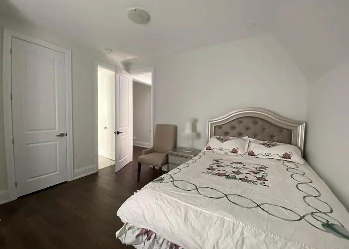 A - Willowdale Cummer Residence -Modern Room Near Yonge-Finch