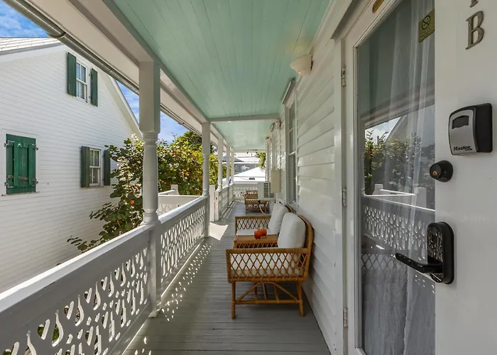 Quiet Pour @ Speakeasy Inn Key West!