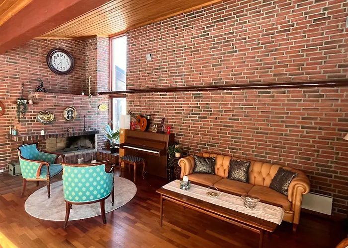 Private Room - 7 In A Luxury Villa Chalet Style