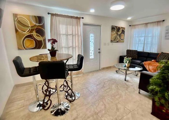 La Casita Apt ! Near Beaches! Only 5 Minutes In Car To Clw Beach