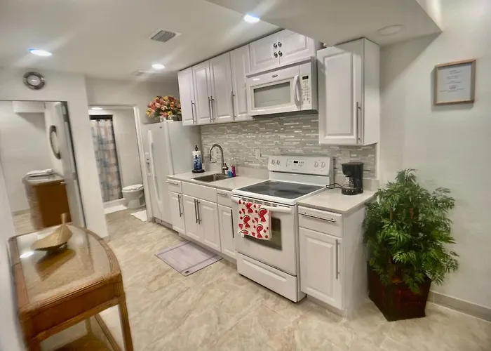La Casita Apt ! Near Beaches! Only 5 Minutes In Car To Clw Beach