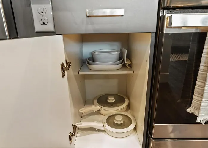 Modern Apartment With Pool, Gym, & Patio Pet-Friendly