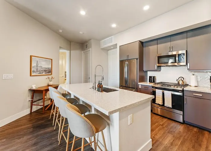 Modern Apartment With Pool, Gym, & Patio Pet-Friendly