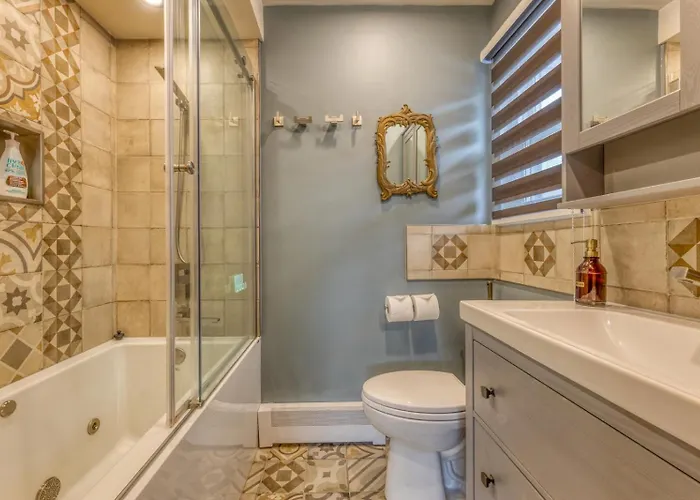Neocolonial Nouveau Kensington Vacation Home