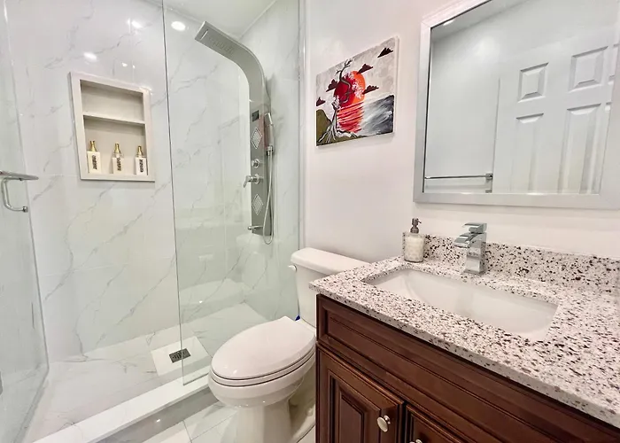 Renovated Rooms 10-Min To Finch Subway Near Yonge St