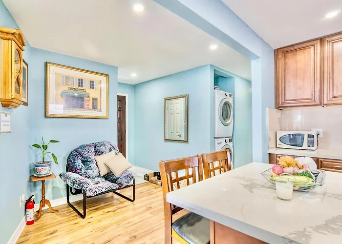 Renovated Rooms 10-Min To Finch Subway Near Yonge St