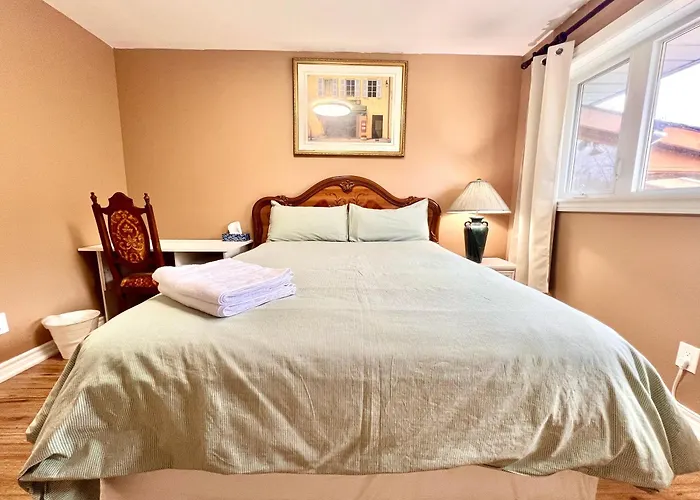 Renovated Rooms 10-Min To Finch Subway Near Yonge St