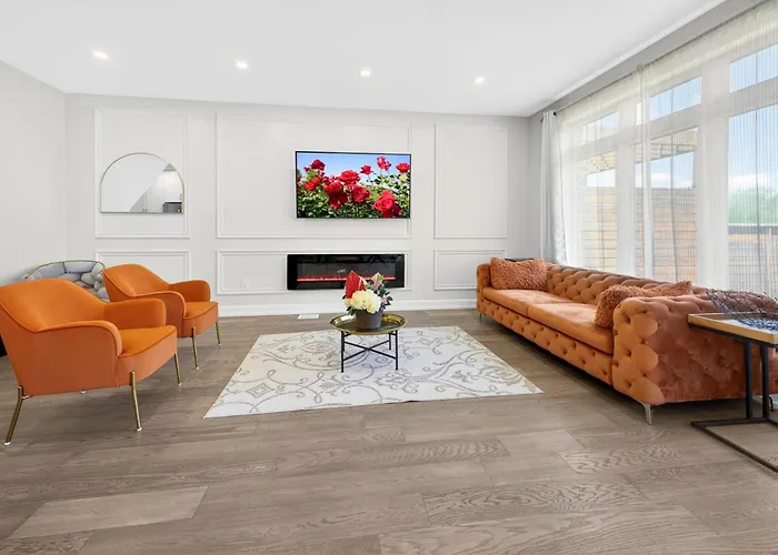 Luxury Niagara 3 Bdr Townhouse /Garage