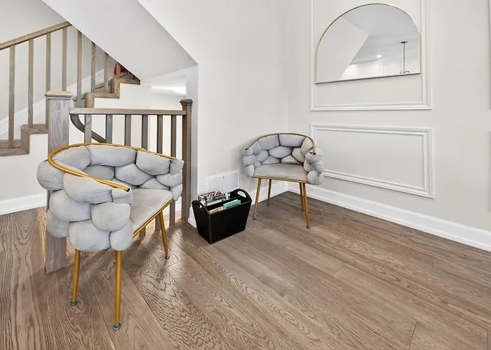 Luxury Niagara 3 Bdr Townhouse /Garage