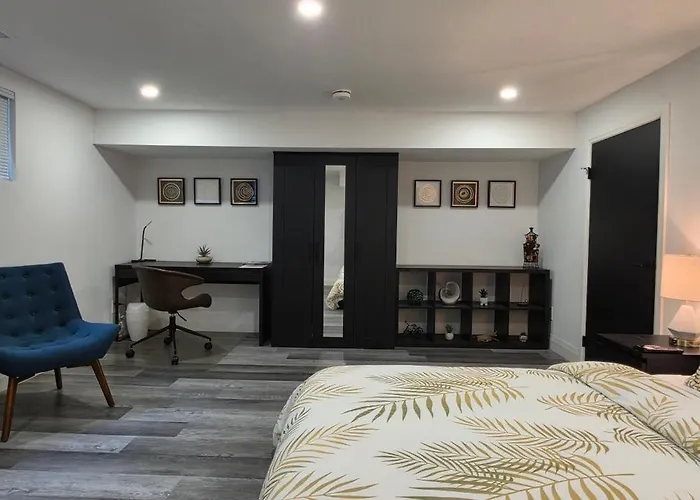 Renovated Guest Suite Near The Lake & High Park In Toronto!