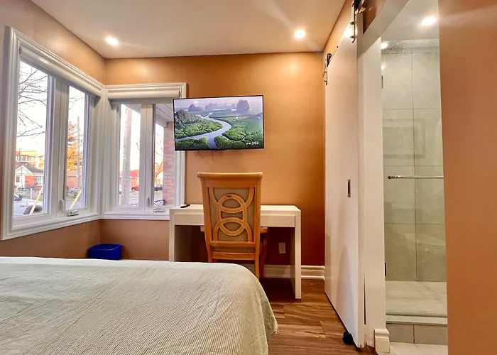 Upgraded Ensuite Rooms 7-Min To Subway Near Downsview Rogers Stadium
