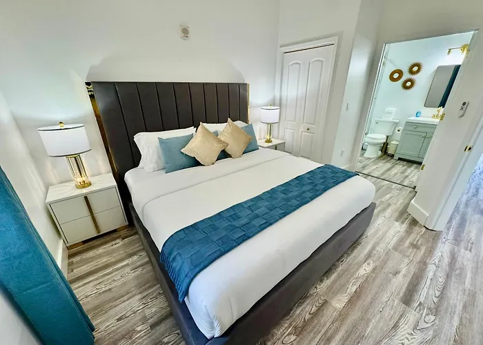 Balcony Lake Views - Pool, Gym, Wifi & Parking