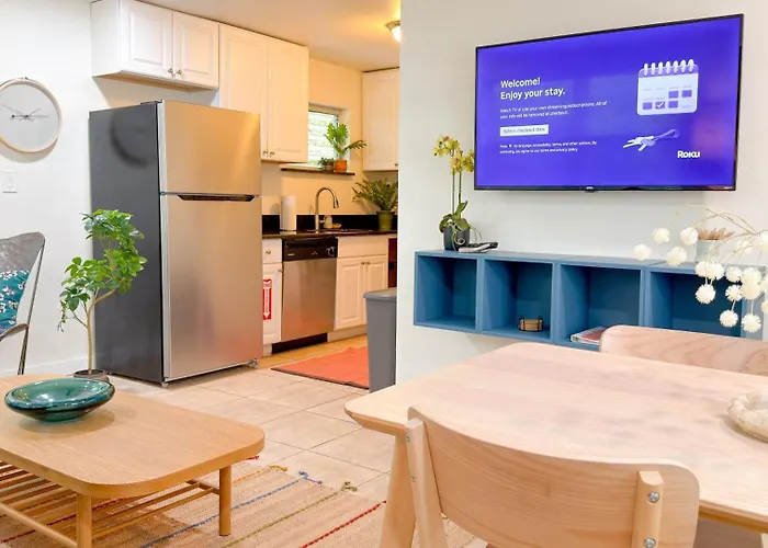Cozy Garden Bungalow - Pets/Parking/Beach