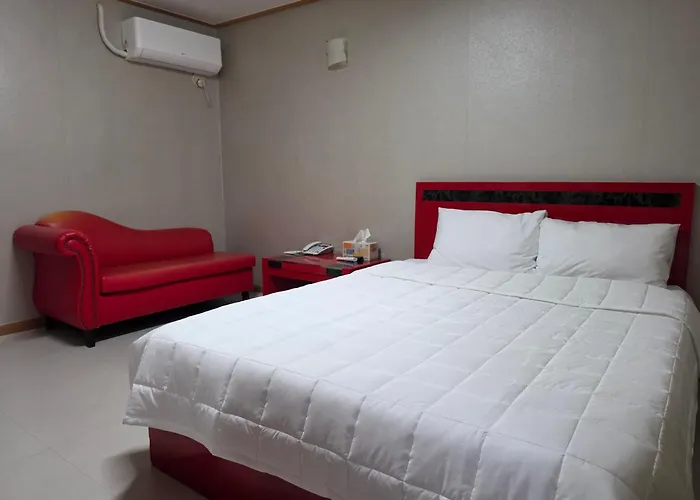 Happy Hotel