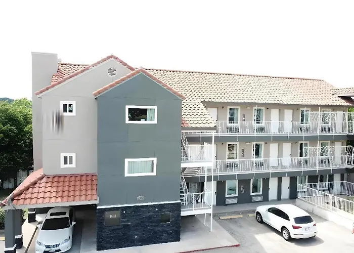 Village Motor Inn