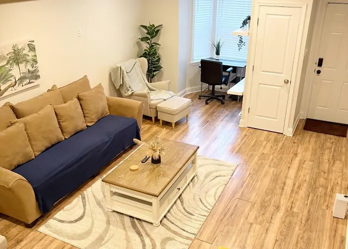 Modern 2 Bedrm Spacious Home-University City-Free Parking!