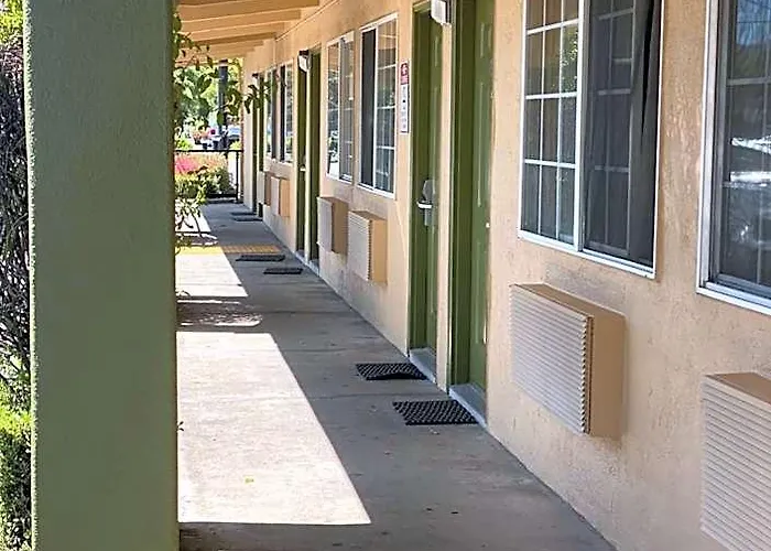 Holiday Motel Morgan Hill