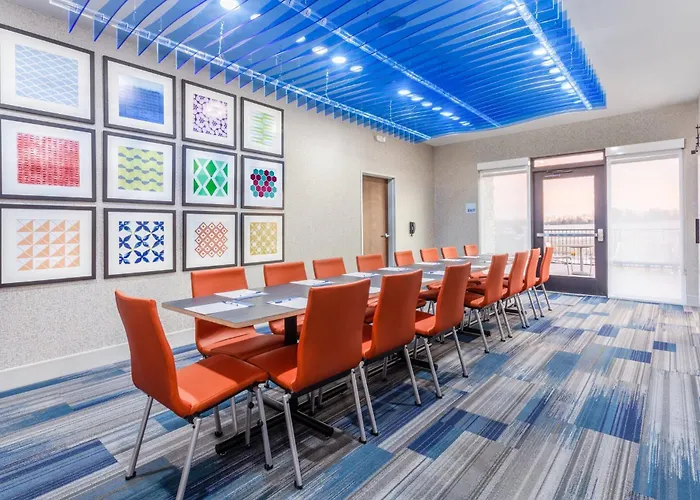 Holiday Inn Express & Suites Kearney By Ihg