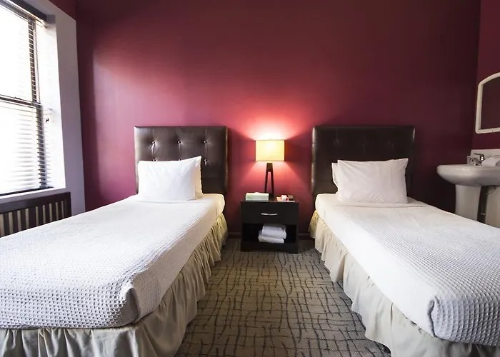 Broadway Hotel & Hostel