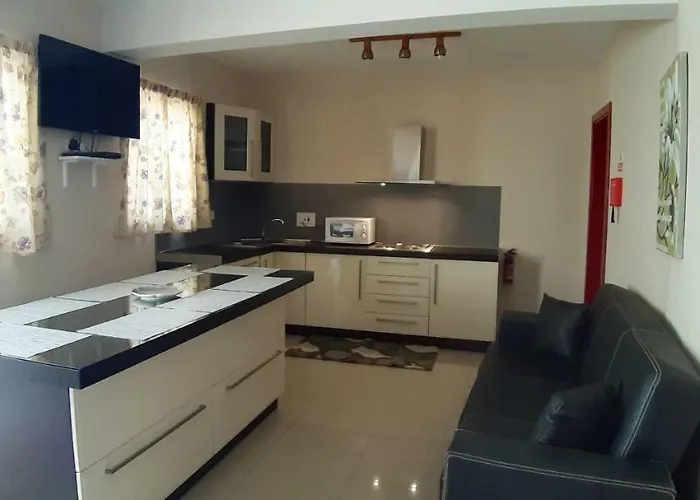 'Young'Seven Apartments San Giuliano